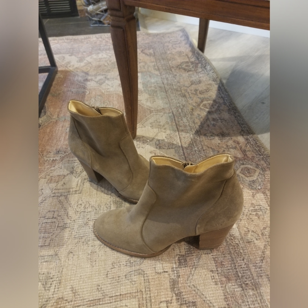 Sold on Ⓜ️ Paul Green munchen suede boots - Picture 1 of 7